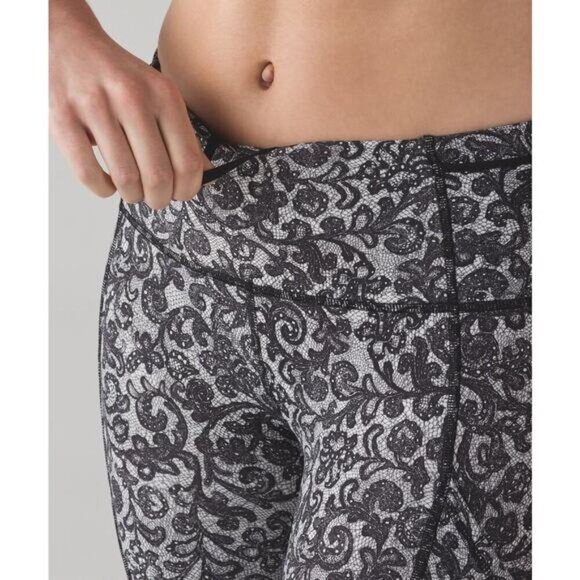 LULULEMON Outrun 17" Crop Sz 4 Mini Cinder Lace White Black - Picture 3 of 13